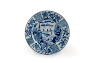 A Chinese blue and white circular dish, Kangxi period, 1662-1722