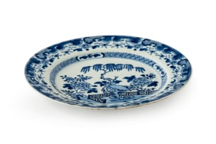 A Chinese blue and white circular dish, Kangxi period, 1662-1722