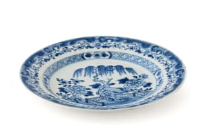 A Chinese blue and white circular dish, Kangxi period, 1662-1722