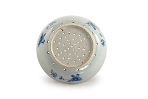 A Chinese blue and white pierced dish, Qianlong period, 1735-1796