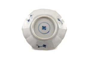 A Chinese blue and white shaped dish, Kangxi period, 1662-1722