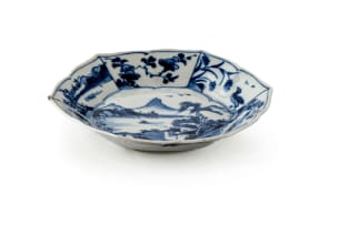 A Chinese blue and white shaped dish, Kangxi period, 1662-1722