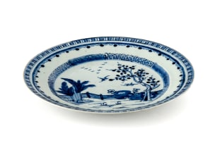 A Chinese export blue and white dish, late Qianlong, 18th century