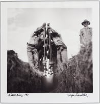 Jürgen Schadeberg; Johannesburg (Manual Labourers Digging Trench)