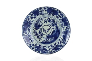 A large Arita dish with the monogram of the VOC, Edo period, late 17th century