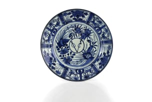 A large Arita dish with the monogram of the VOC, Edo period, late 17th century