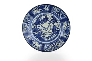 A small Arita dish with the monogram of the VOC, Edo period, late 17th century