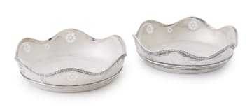 A pair of George V glass-lined silver bowls, Mappin & Webb Ltd, Birmingham, 1919