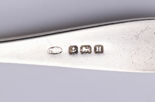 A George V cased silver baby pusher and spoon, Arthur Price & Co Ltd, Birmingham, 1932