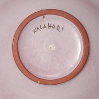 Wall plate with linear motif