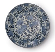 Japanese Arita charger, 17th century