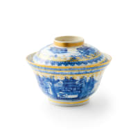 Late Qianlong porcelain bowl with lid