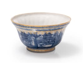 Late Qianlong porcelain bowl with lid