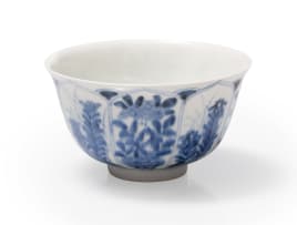 Qing Dynasty, Kangxi Period 'flower' bowl