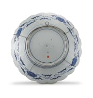 A Japanese Imari dish, Meiji period, 1868-1912