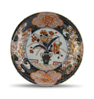 A Japanese Imari dish, Meiji period, 1868-1912