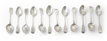 Twelve Irish silver fiddle pattern teaspoons, James Scott, Dublin, 1819