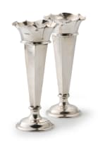 A pair of Edward VII silver vases, Thomas Bradbury & Sons Ltd, Sheffield, 1903