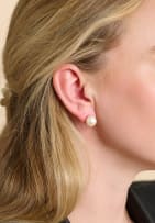 Cultured pearl studs