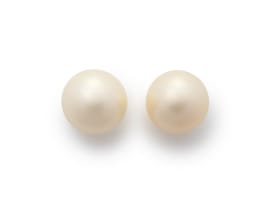 Cultured pearl studs
