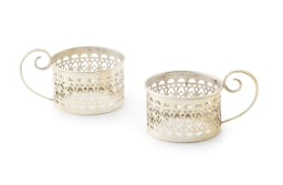 A pair of George V silver glass holders, Walker & Hall, Sheffield, 1922