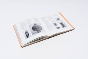Oliver Watson; British Studio Pottery: The Victoria and Albert Museum Collection