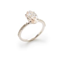 Oval diamond ring