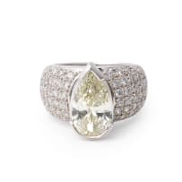 Pear-cut diamond ring