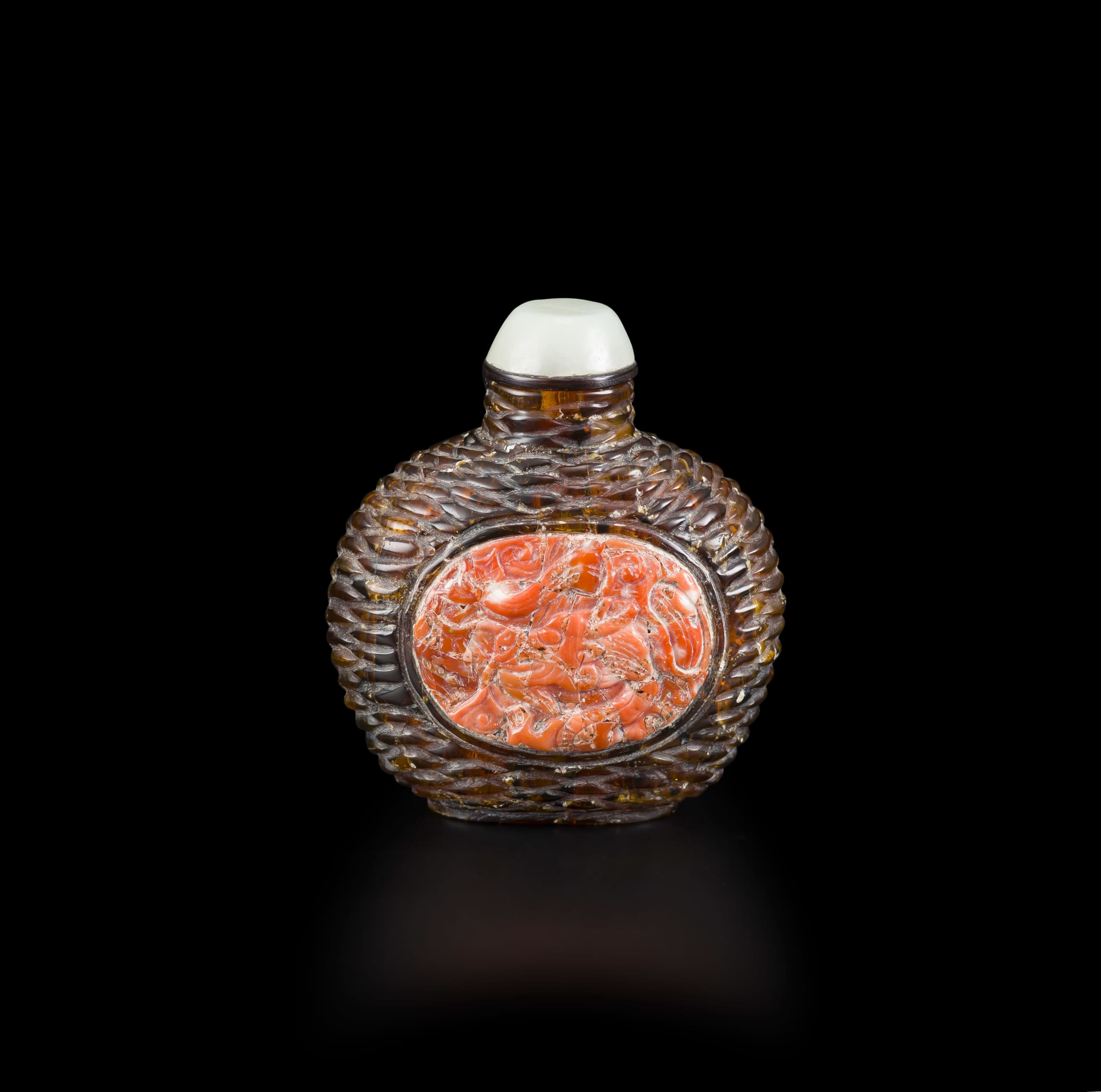 A Chinese amber and coral snuff bottle, Qing Dynasty, 19th century ...